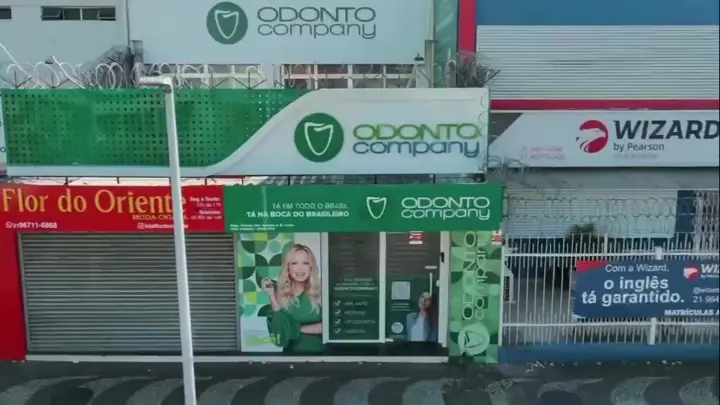 Fachada e tomografia da clínica odontológica OdontoCompany em Bangu, RJ